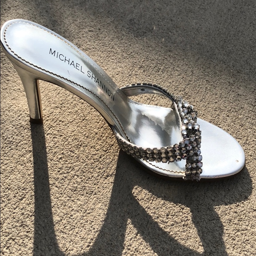 Heels - Picture 2 of 2